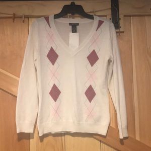 V neck sweater pinks and cream color